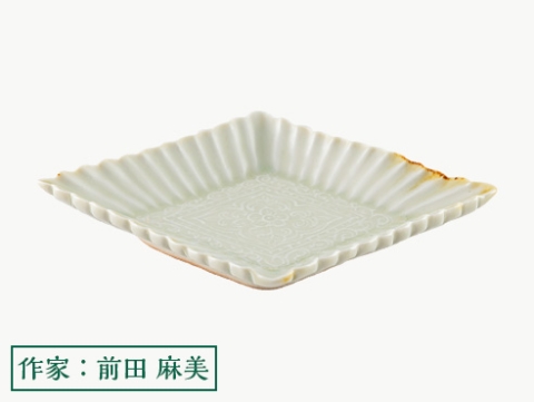 白磁 輪花高台4寸皿